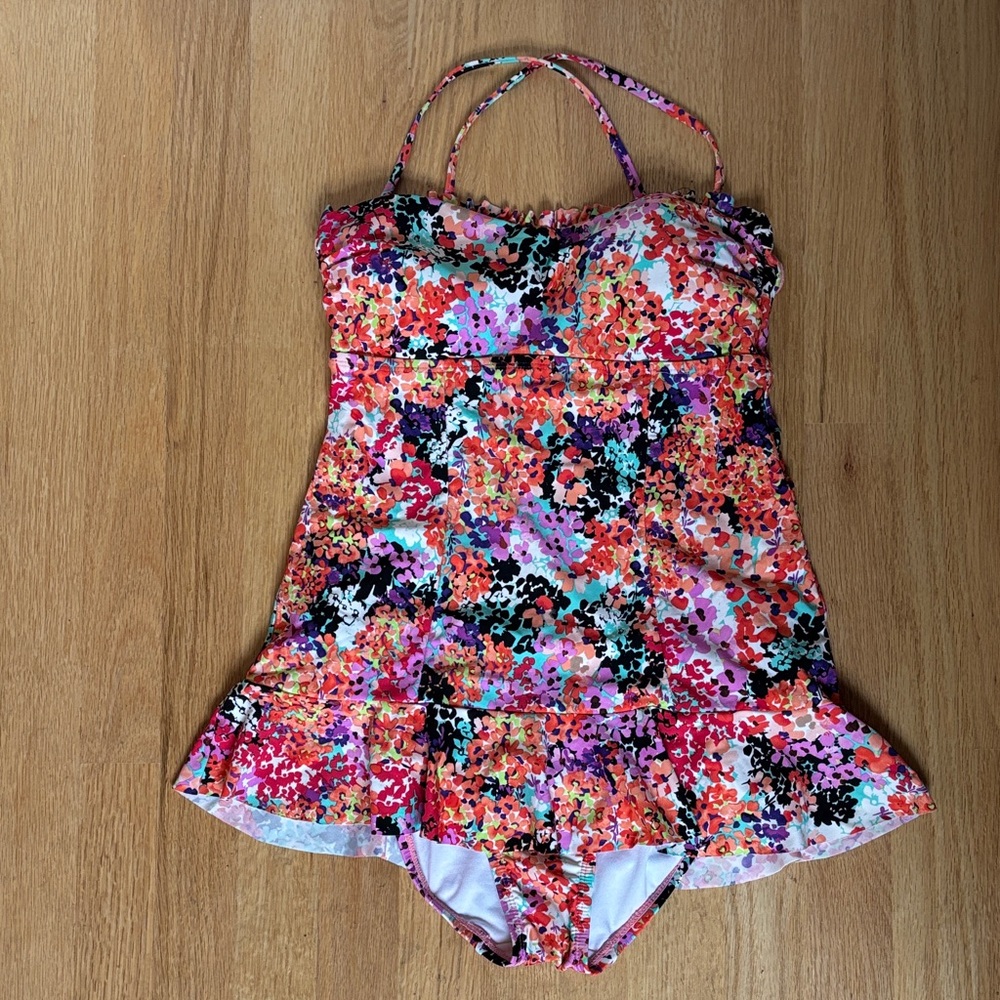 Kenneth Cole Floral One piece Swimsuit with Skirt S